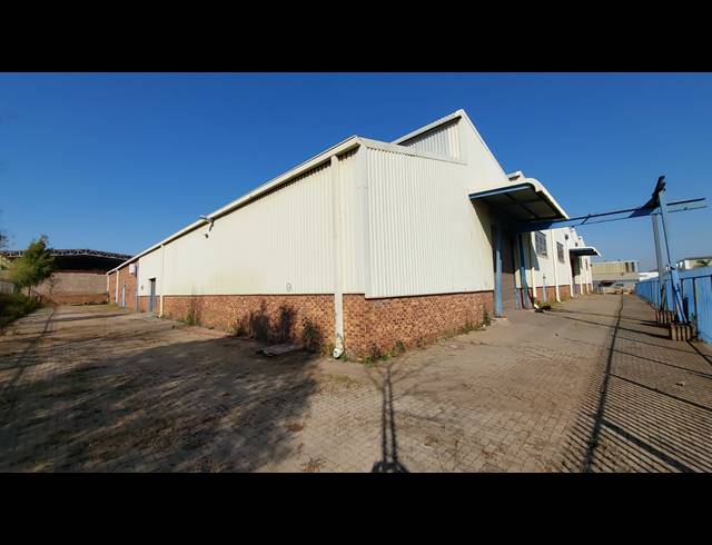 4,616M² WAREHOUSE TO LET IN CLAYVILLE